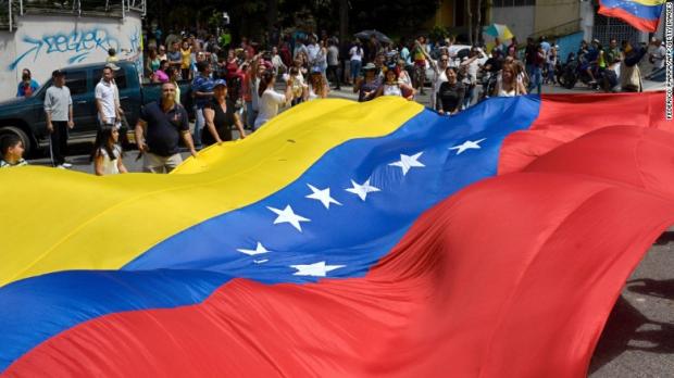 4201_170720133223-venezuela-flag-at-protest-exlarge-169.jpg