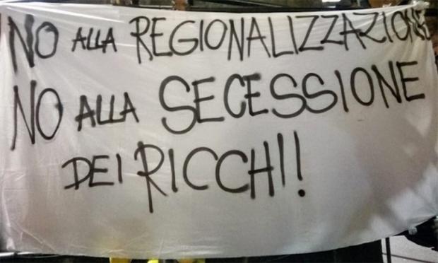4894_autonomia_diff_striscione.jpg