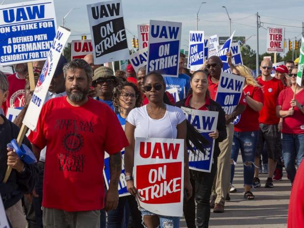 4993_uaw-strike.jpg