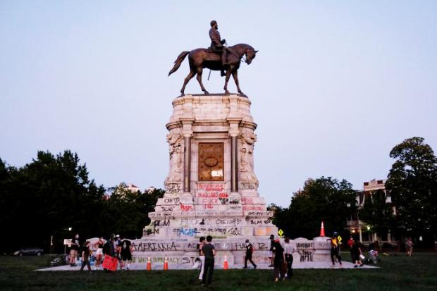 5383_lee-monument.jpg
