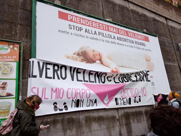 5623_protesta_manifesti_antiabortisti.jpg